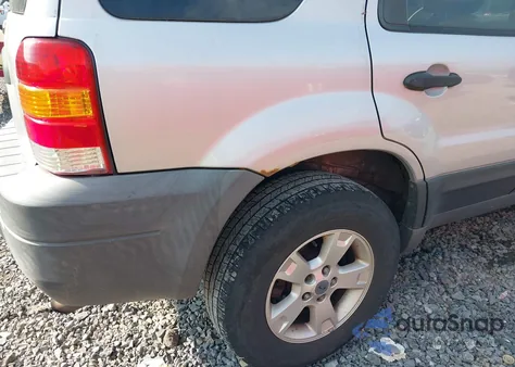 2005 Ford Escape Xlt z USA, uszkodzony, nr VIN 1FMCU93125KA25998